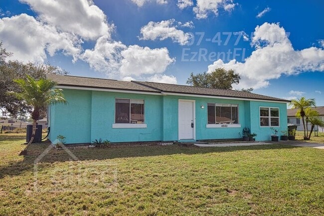 4640 Pan American Blvd in North Port, FL - Building Photo - Building Photo