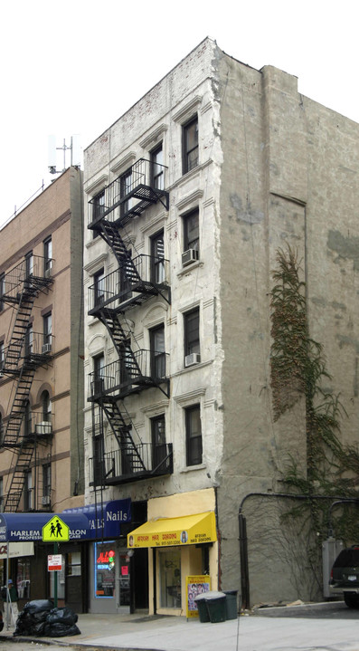 102 W 134th St in New York, NY - Building Photo