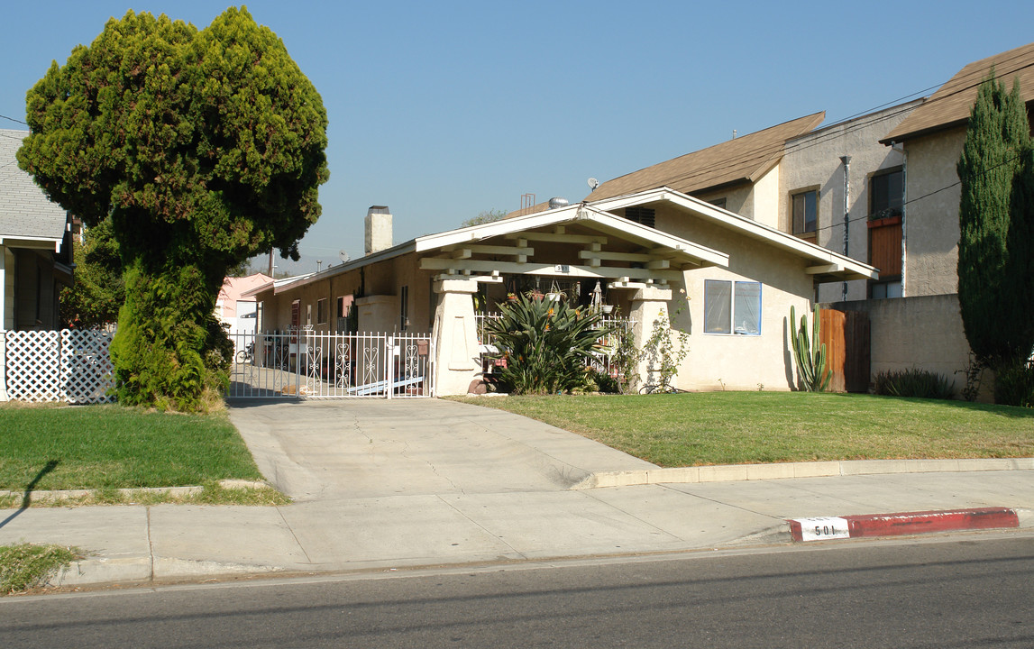 501 E Windsor Rd in Glendale, CA - Building Photo