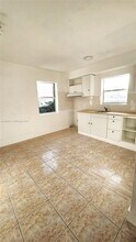 74 NW 31st St, Unit 2 in Miami, FL - Building Photo - Building Photo
