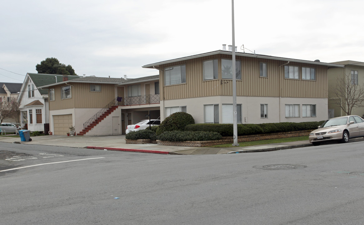 499 Poplar Ave in San Bruno, CA - Building Photo