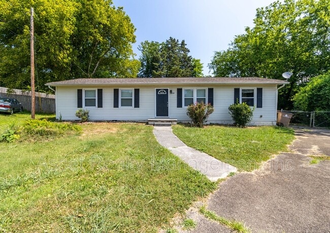 property at 709 Brookridge Cir SW
