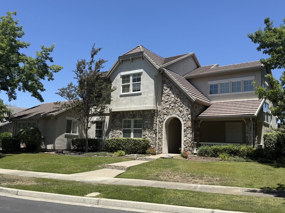 855 Old Oak Rd in Livermore, CA - Building Photo
