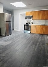 211-45 Jamaica Ave in Queens, NY - Building Photo - Building Photo