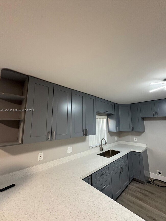 300 NW 16th Ave in Pompano Beach, FL - Building Photo - Building Photo