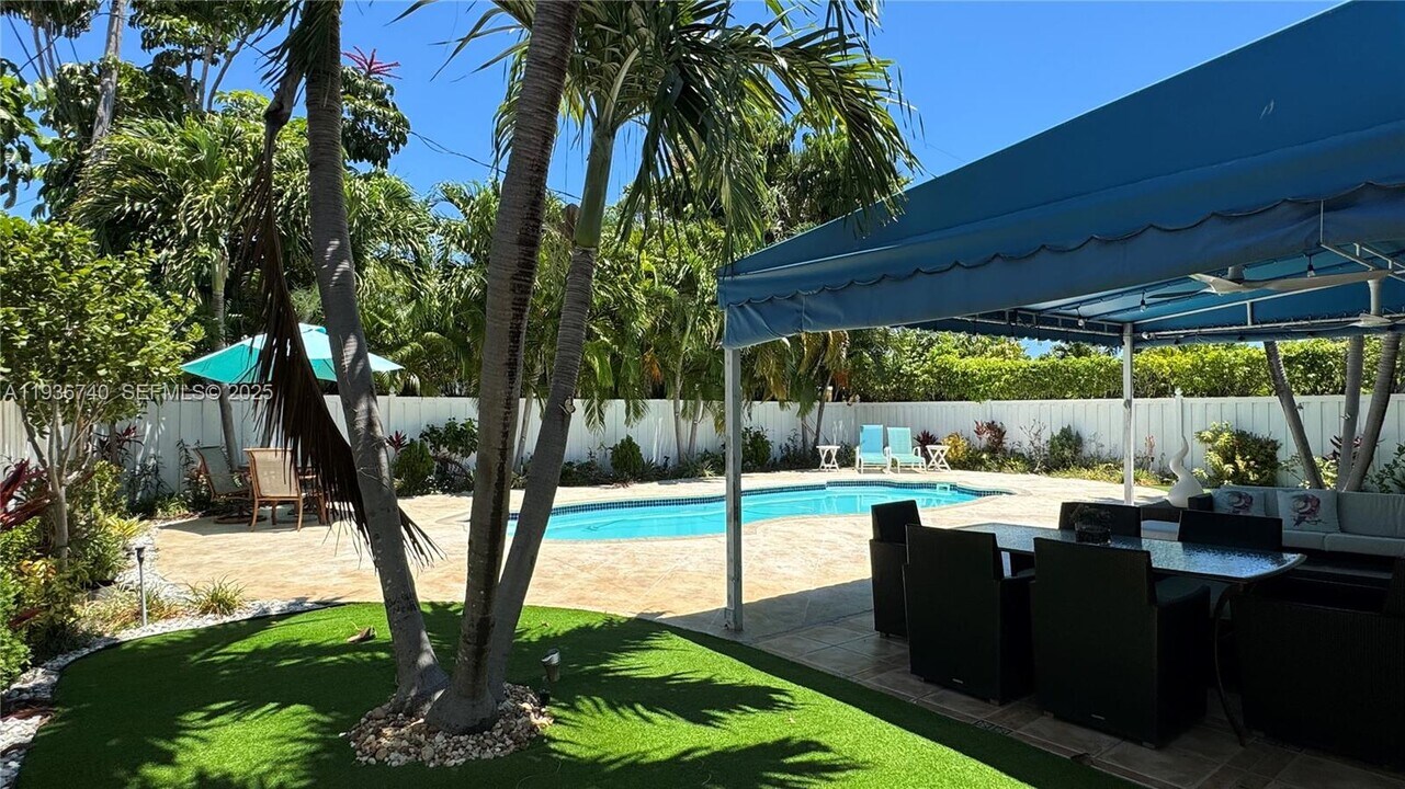 1611 71st St in Miami Beach, FL - Building Photo