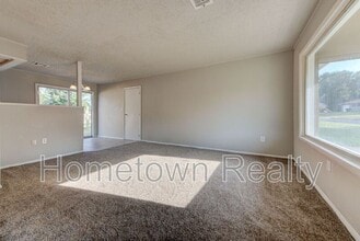 2401 Piccadilly Cir in Moore, OK - Building Photo - Building Photo