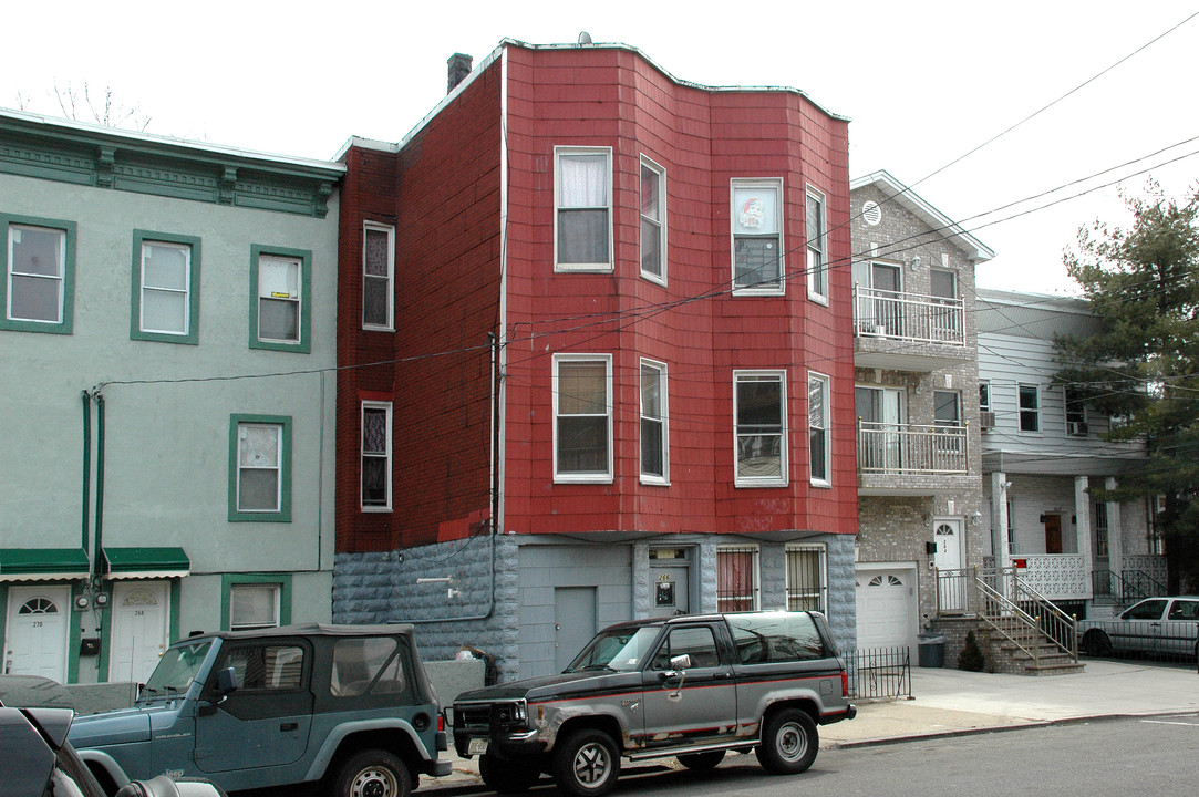 266 Cambridge Ave in Jersey City, NJ - Building Photo