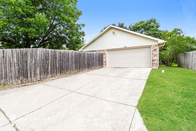 510 Redwood Dr in Grand Prairie, TX - Building Photo - Building Photo