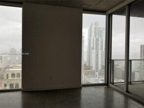 151 SE 1st St, Unit 2604 in Miami, FL - Building Photo - Building Photo
