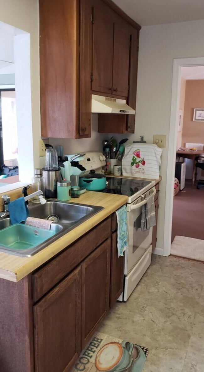 1222 N Independence Dr in Montross, VA - Building Photo - Building Photo