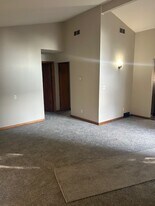 1618 Maxen Dr, Unit 1618 in Akron, OH - Building Photo