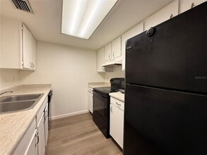 920 N Lake Destiny Rd in Altamonte Springs, FL - Building Photo - Building Photo