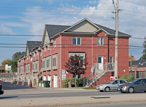 4200 Kingston Rd in Toronto, ON - Building Photo - Building Photo