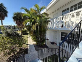 1451 NE 170th St in North Miami Beach, FL - Building Photo