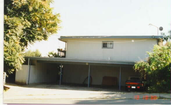 40 Foster St in Martinez, CA - Foto de edificio - Building Photo