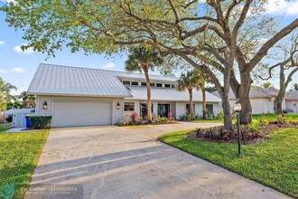 8422 SE Quail Ridge Way in Hobe Sound, FL - Building Photo - Building Photo