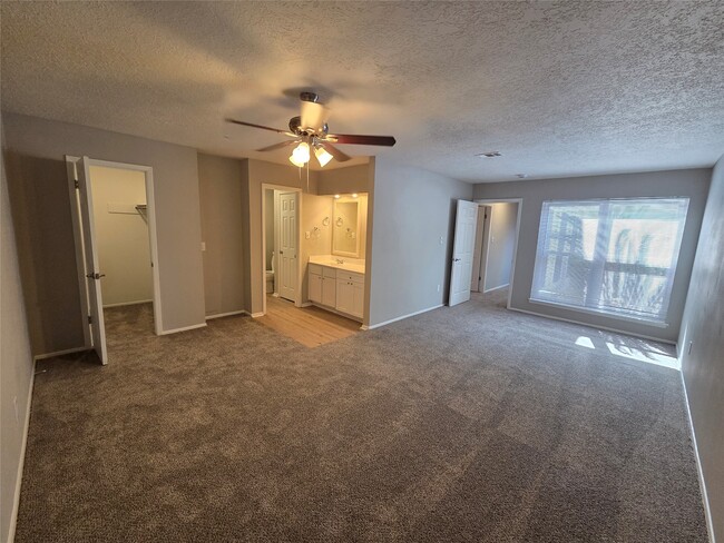 16506 Forest Bend Ave in Friendswood, TX - Building Photo - Building Photo