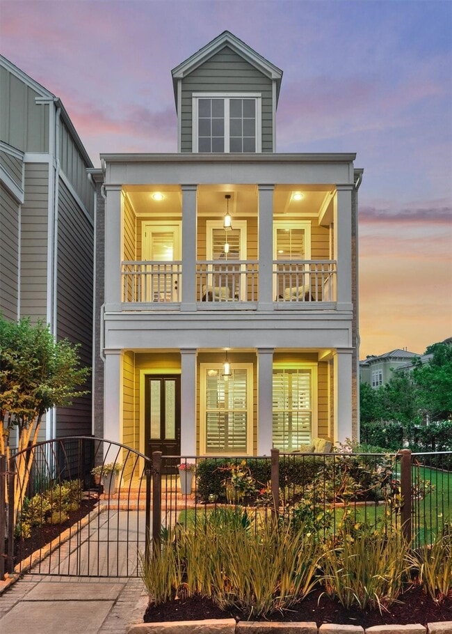 property at 2 E Rafters Row