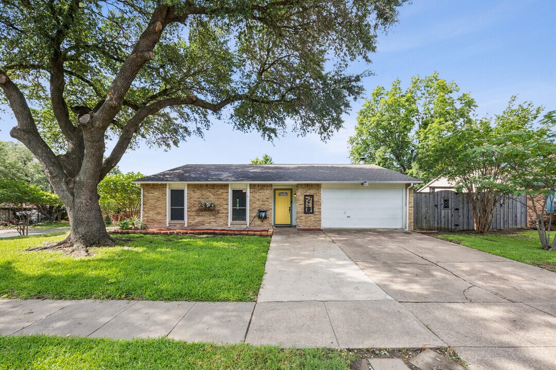 4218 Crestwood Dr in Garland, TX - Building Photo