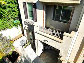 5049 Mosaic Ct in Los Angeles, CA - Building Photo