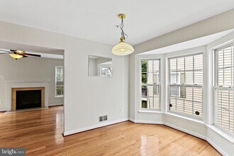 7039 Oak Grove Way in Elkridge, MD - Building Photo - Building Photo