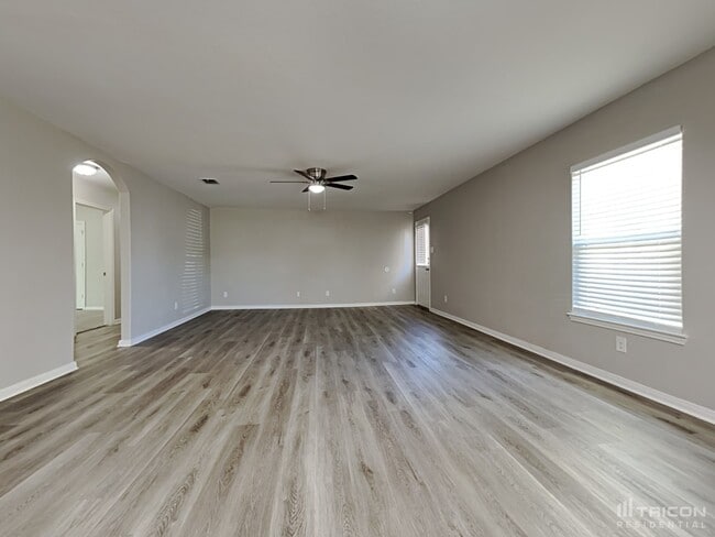 6215 Baywood Cres in San Antonio, TX - Building Photo - Building Photo