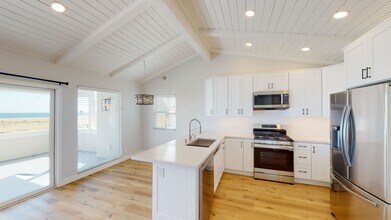 1127 E Balboa Blvd in Newport Beach, CA - Building Photo - Building Photo