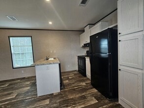 1011 Myakka Dr in North Fort Myers, FL - Building Photo - Building Photo