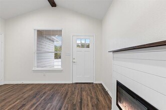 5623 Barkridge Dr in Granbury, TX - Building Photo - Building Photo