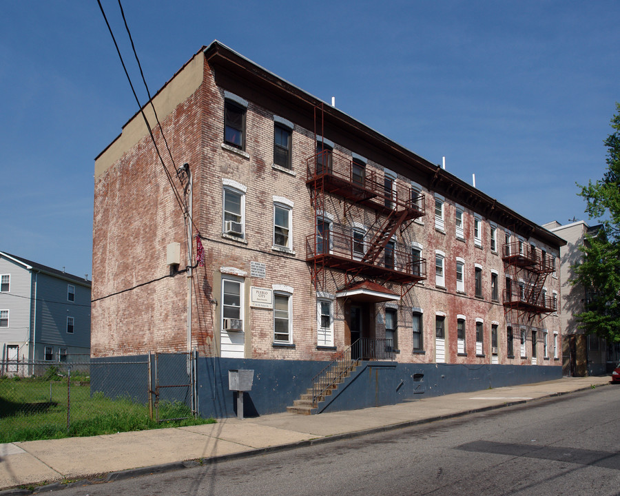 Aspen Stratford Apartment in Newark, NJ - Building Photo