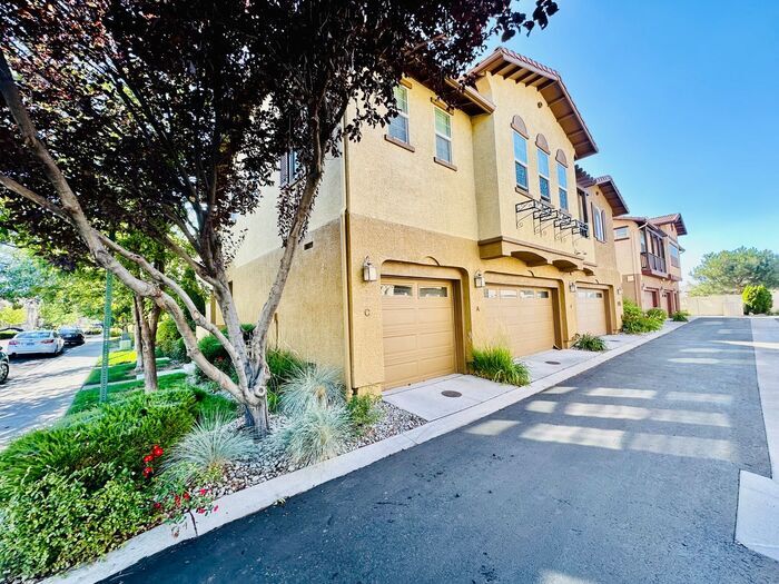 1915 Wind Ranch Rd in Reno, NV - Building Photo