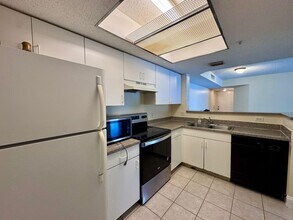 5061 Wiles Rd in Coconut Creek, FL - Building Photo - Building Photo
