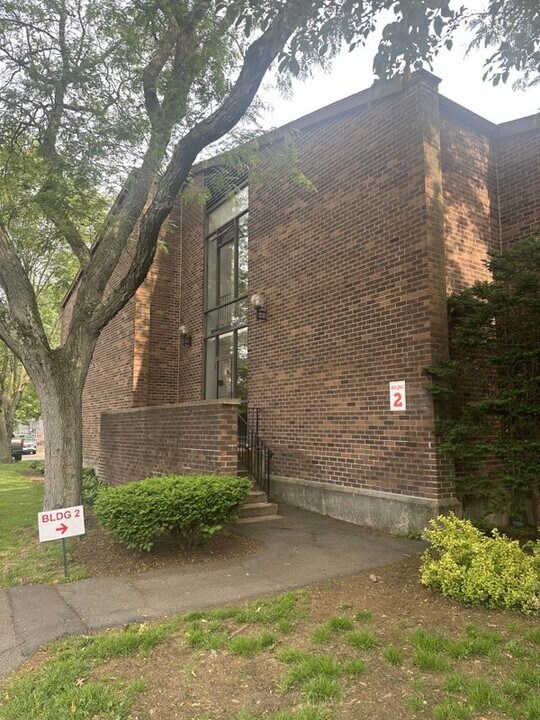 235 Henry Ave in Stratford, CT - Building Photo