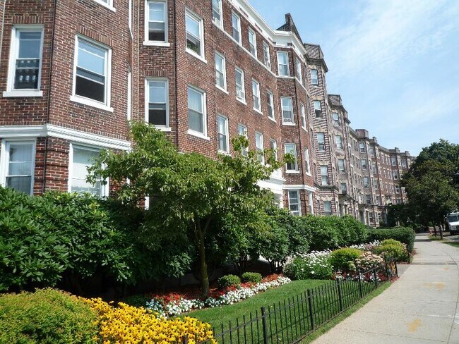 151 Park Dr in Boston, MA - Foto de edificio - Building Photo
