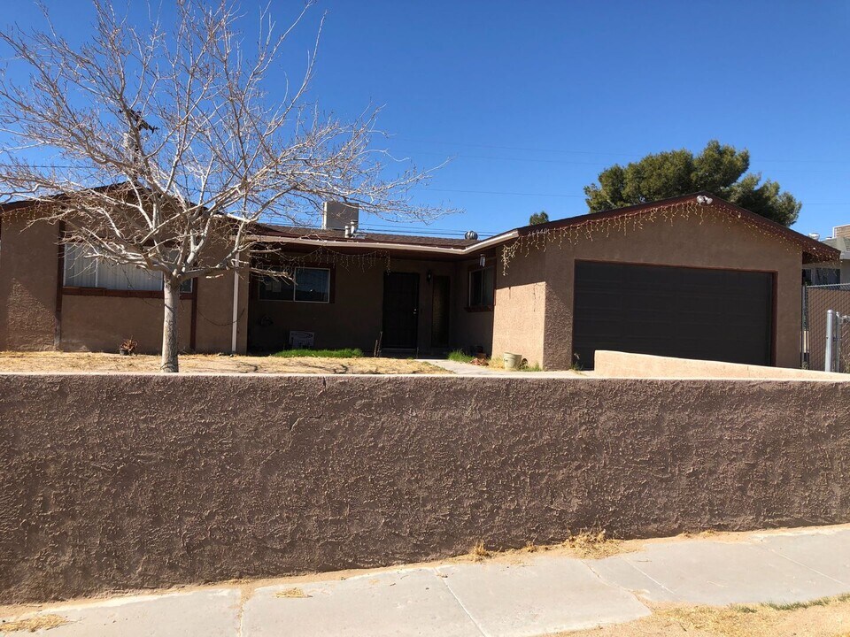 36940 Hayward Ave in Barstow, CA - Building Photo