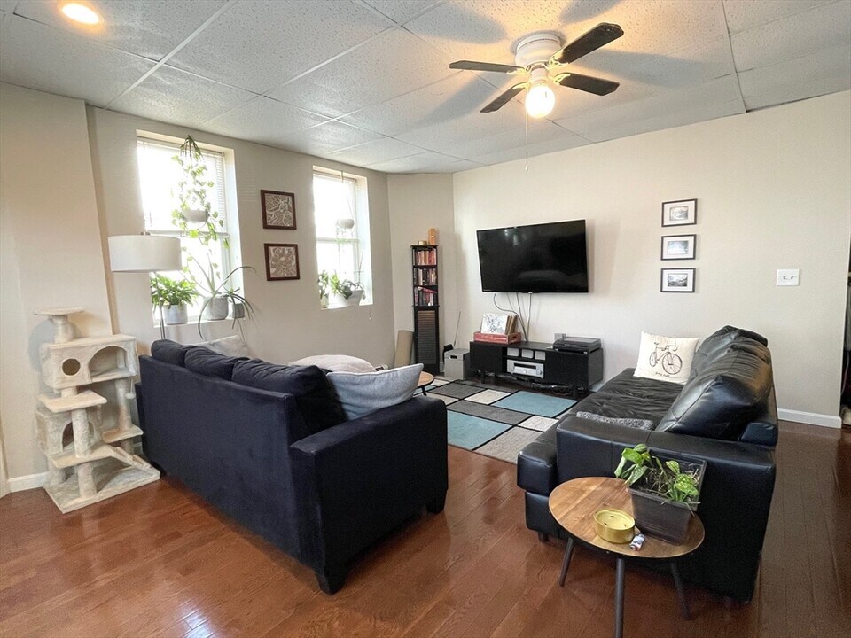 189 Princeton St, Unit #1 in Boston, MA - Foto de edificio
