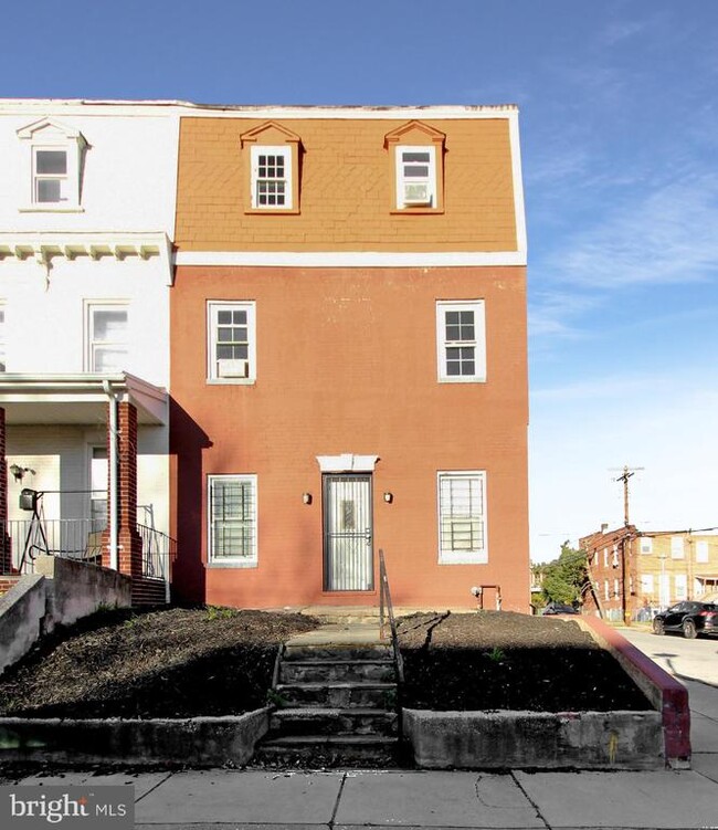 948 Montpelier St in Baltimore, MD - Foto de edificio - Building Photo