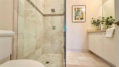 8351 NW 51st Terrace in Doral, FL - Building Photo - Building Photo