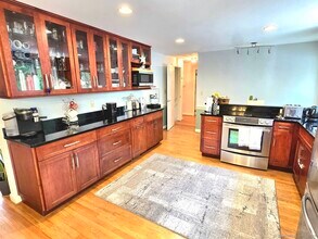16 Brightview Dr in West Hartford, CT - Building Photo - Building Photo