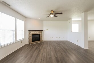 823 Runnymede Dr in Greenfield, IN - Building Photo - Building Photo
