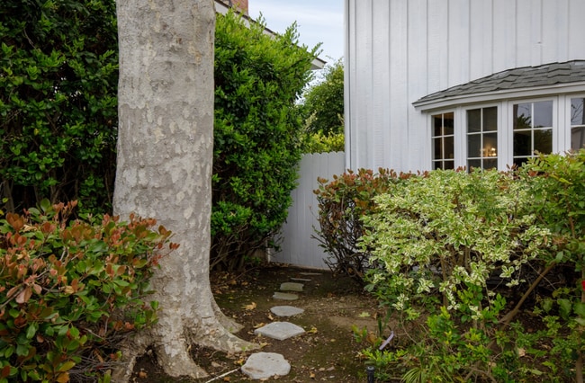 16842 Harkness Cir in Huntington Beach, CA - Building Photo - Building Photo