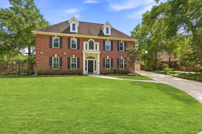 property at 7 Deer Lake Ct