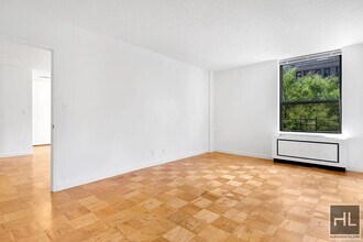 Spacious 3-Bedroom, 2-Bath Apartment on We in New York, NY - Building Photo - Building Photo