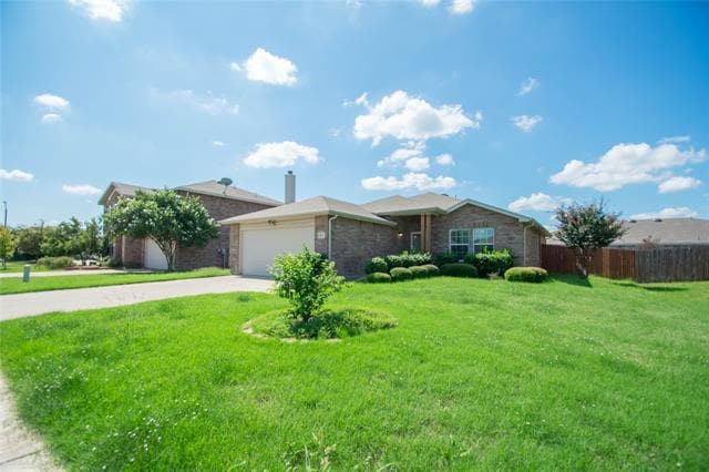 719 Daughters Dr in Burleson, TX - Foto de edificio - Building Photo