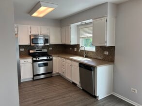 1164 Lakewood Cir in Naperville, IL - Building Photo - Building Photo