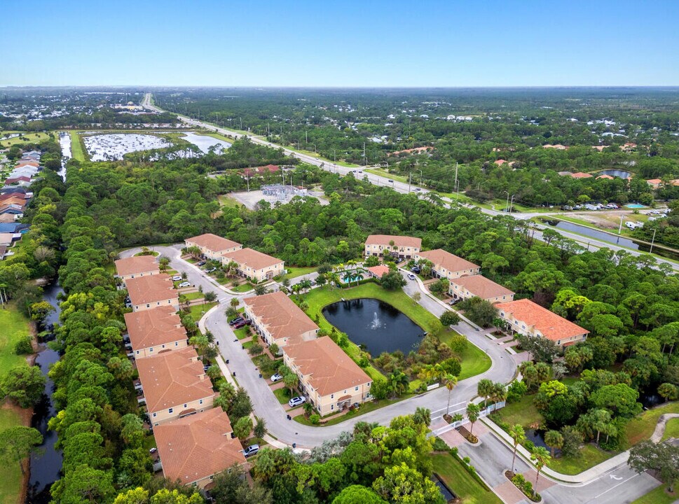 6257 SE Fauna Ter in Hobe Sound, FL - Building Photo