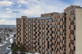 Wilder Park Condominiums in St. Paul, MN - Foto de edificio - Building Photo