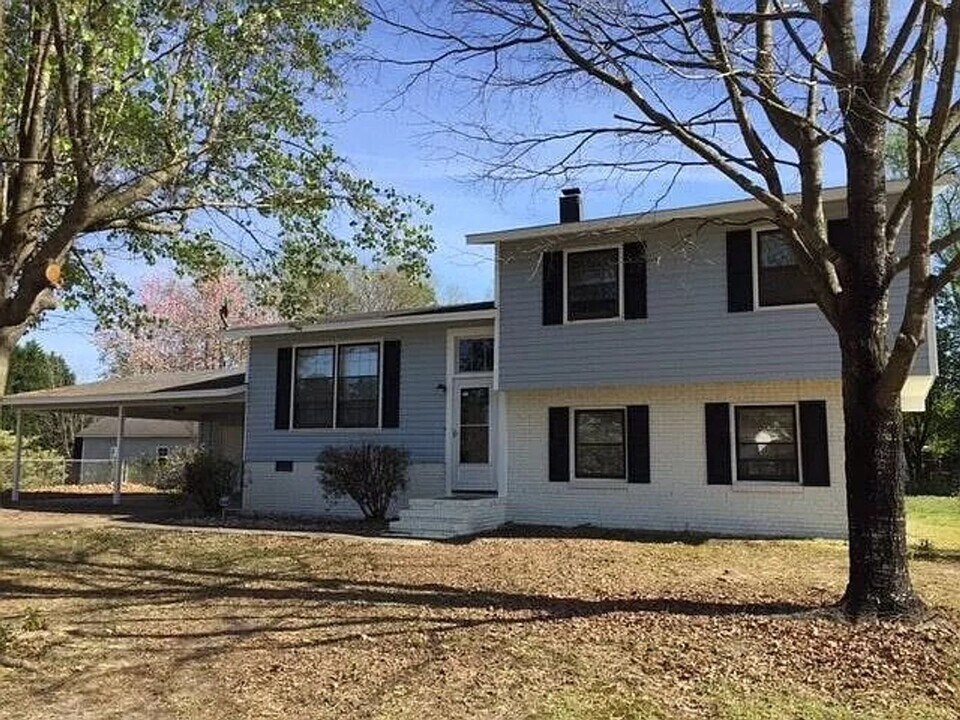 4825 Inverness Dr in Fayetteville, NC - Building Photo