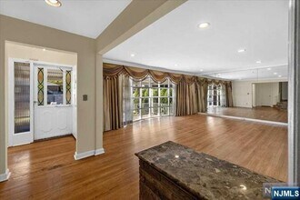 255 Forest Rd in Fort Lee, NJ - Building Photo - Building Photo